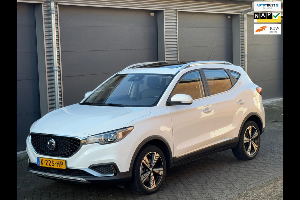 MG ZS EV Luxury 45 kWh, panoramadak, leder, eerste eigenaar, nederlandse auto met nationale auto pas, parelmoer wit