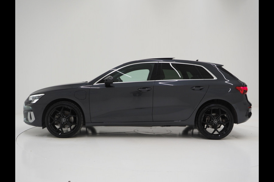 Audi A3 Sportback 40 TFSI e 204PK | Panoramadak | Leder | Keyless | Camera | DAB