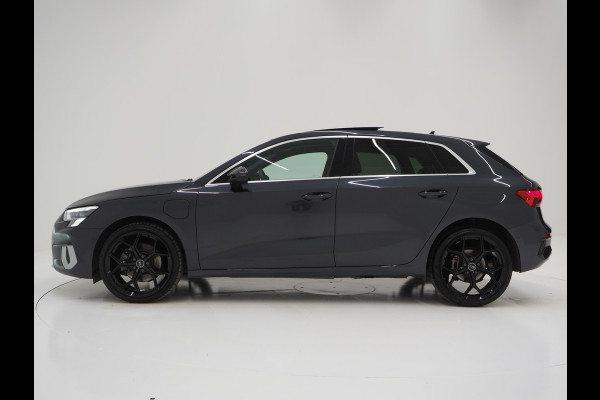 Audi A3 Sportback 40 TFSI e 204PK | Panoramadak | Leder | Keyless | Camera | DAB