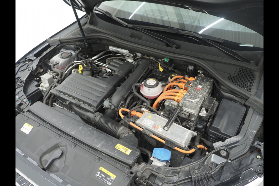 Audi A3 Sportback 40 TFSI e 204PK | Panoramadak | Leder | Keyless | Camera | DAB