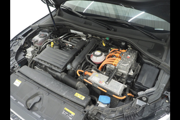 Audi A3 Sportback 40 TFSI e 204PK | Panoramadak | Leder | Keyless | Camera | DAB