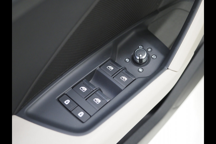 Audi A3 Sportback 40 TFSI e 204PK | Panoramadak | Leder | Keyless | Camera | DAB