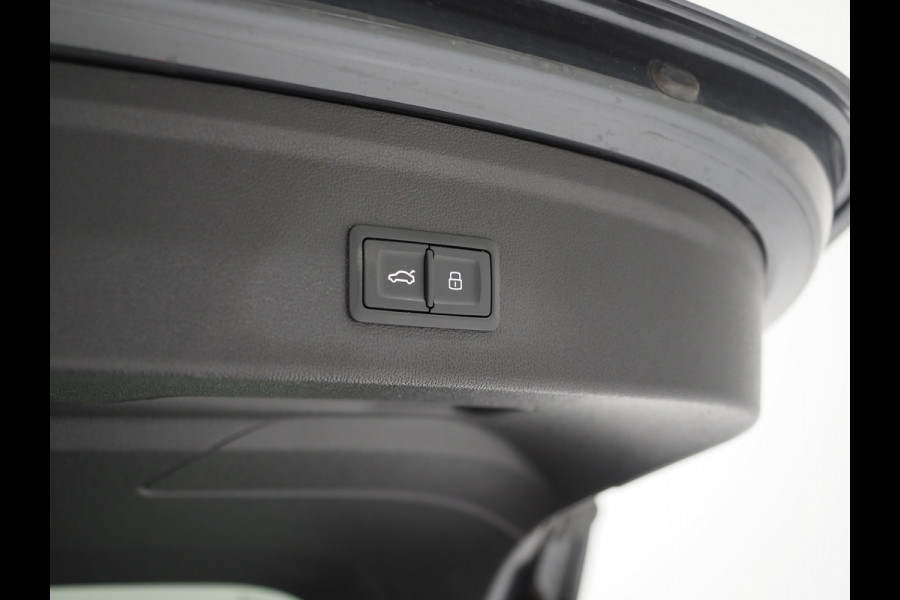Audi A3 Sportback 40 TFSI e 204PK | Panoramadak | Leder | Keyless | Camera | DAB