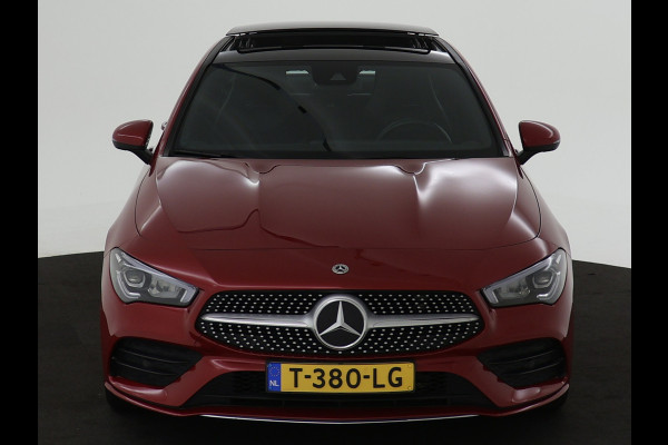 Mercedes-Benz CLA-Klasse 200 AMG Line | Panorama Schuif-Kanteldak | AMG Styling | 19 Inch AMG Velgen | Sfeerverlichting. | Inclusief 24 maanden MB Certified garantie voor Europa.