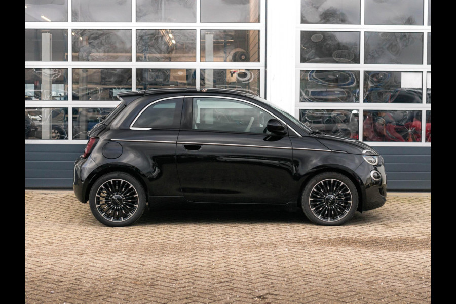 Fiat 500E La Prima 42 kWh | Clima | Cruise | Leder | 17" | Priv Glass | Winter Pack | JBL Sound | BSM | Apple Carplay |