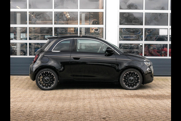 Fiat 500E La Prima 42 kWh | Clima | Cruise | Leder | 17" | Priv Glass | Winter Pack | JBL Sound | BSM | Apple Carplay |