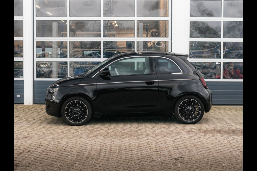 Fiat 500E La Prima 42 kWh | Clima | Cruise | Leder | 17" | Priv Glass | Winter Pack | JBL Sound | BSM | Apple Carplay |