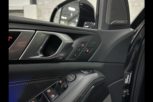 BMW X5 50e M-Performance Seats | M-Sport Pro | 360 View | Panorama | Individual Leder | Soft-Close | Stoelventilatie | Stoelverwarming V+A | Memory | Keyless-Entry | Trekhaak | 22'' | Iconic Glow | Luchtvering | Beker Koeling + Verwarming | Zonwering | Carplay | Draadloos Laden |