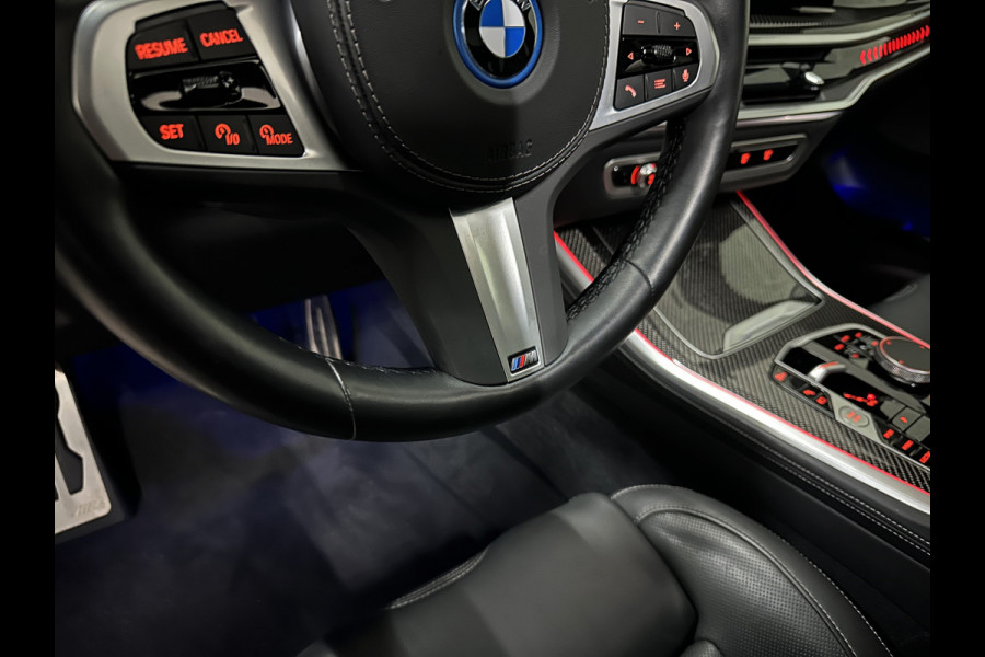 BMW X5 xDrive50e M-Performance Seats | M-Sport Pro | 360 View | ACC | Panorama | Soft-Close | Carbon | Ambiente Geur & verlichting | Head-Up | Stoelventilatie | Memory | Drive-Recorder | Harman-Kardon | 22'' | Laser-LED | Zonwering | Iconic-Glow | 4-Zone Clima | Trekhaak | Keyless-Entry | Leder-Pakket | ISO-Glas | Luchtvering | Draadloos laden | Carplay |