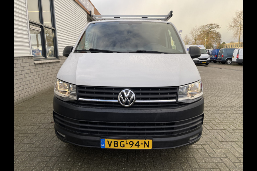 Volkswagen Transporter 2.0 TDI 102pk L1H1 Comfortline / vaste prijs rijklaar € 16.950 ex btw / lease vanaf € 311 / airco / cruise / imperial / bijrijdersbank / trekhaak / pdc achter / laadruimte beveiliging !