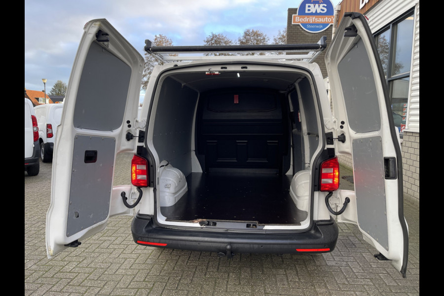 Volkswagen Transporter 2.0 TDI 102pk L1H1 Comfortline / vaste prijs rijklaar € 16.950 ex btw / lease vanaf € 311 / airco / cruise / imperial / bijrijdersbank / trekhaak / pdc achter / laadruimte beveiliging !