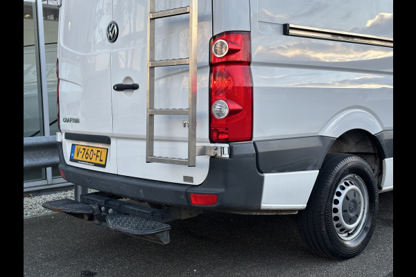 Volkswagen Crafter 35 2.0 TDI L2H2 | NL-auto | 1e eigenaar | Airco | Cruisec. | PDC | Imperiaal | Trekhaak