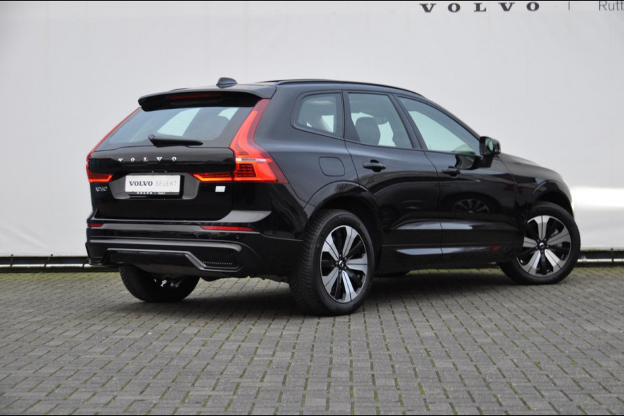 Volvo XC60 T6 350PK Long Range AWD Plus Dark / Panoramisch schuif-kantel dak / Lederen bekleding / Elektrisch bedienbare voorstoelen met geheugen / Stoelverwarming voor en achter / Apple Carplay / Trekhaak /