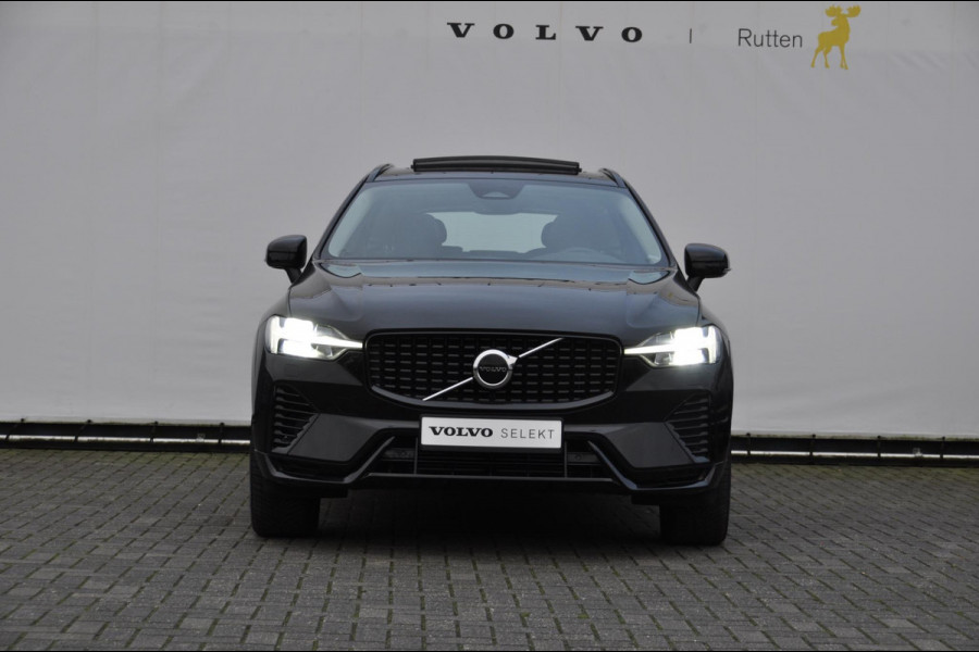 Volvo XC60 T6 350PK Long Range AWD Plus Dark / Panoramisch schuif-kantel dak / Lederen bekleding / Elektrisch bedienbare voorstoelen met geheugen / Stoelverwarming voor en achter / Apple Carplay / Trekhaak /