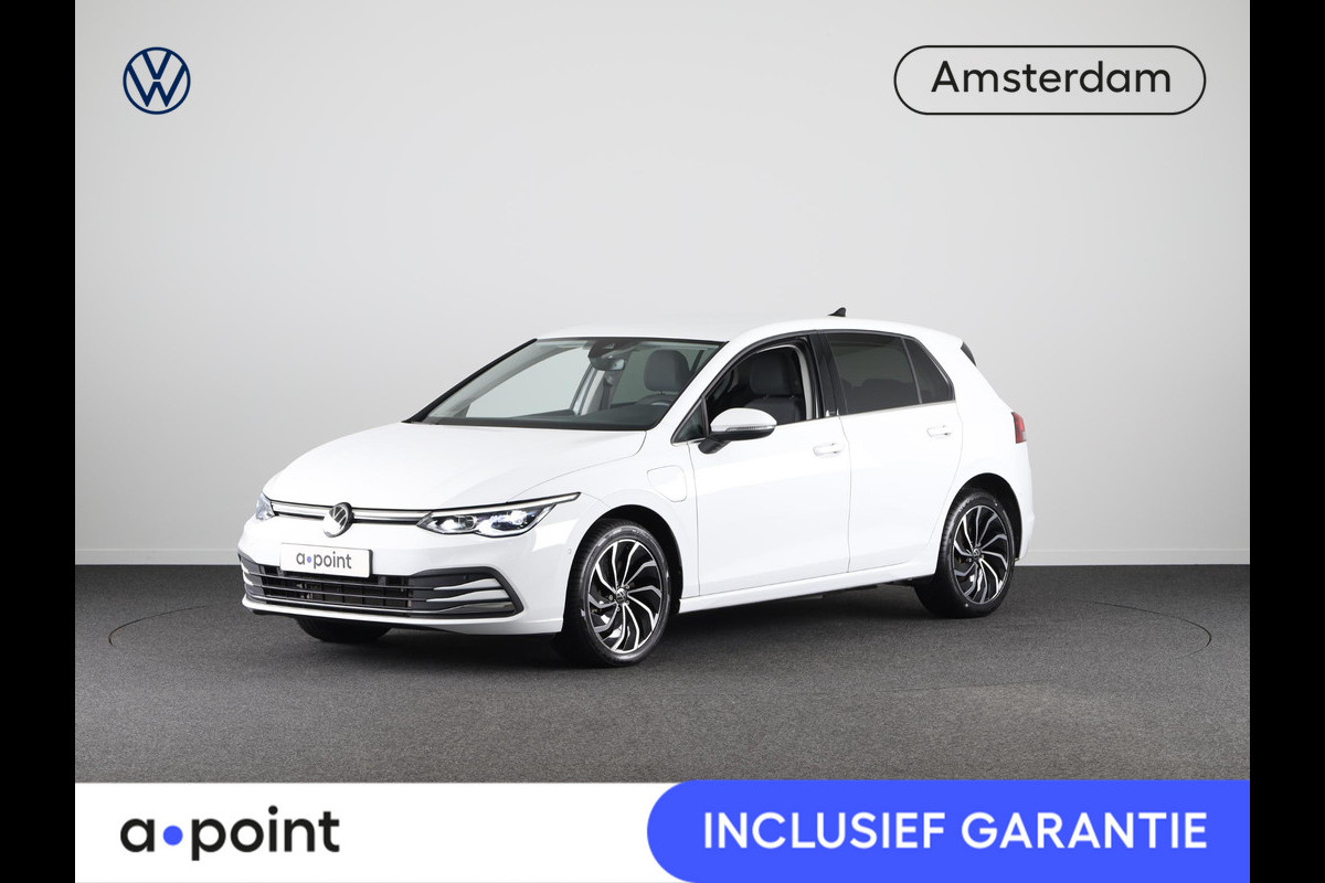 Volkswagen Golf 1.4 eHybrid Style 204 pk Automaat (DSG) | Navigatie via App | Parkeersensoren (Park assist) | Achteruitrijcamera | Adaptieve cruise control | Stoelverwarming | Full-LED koplampen |