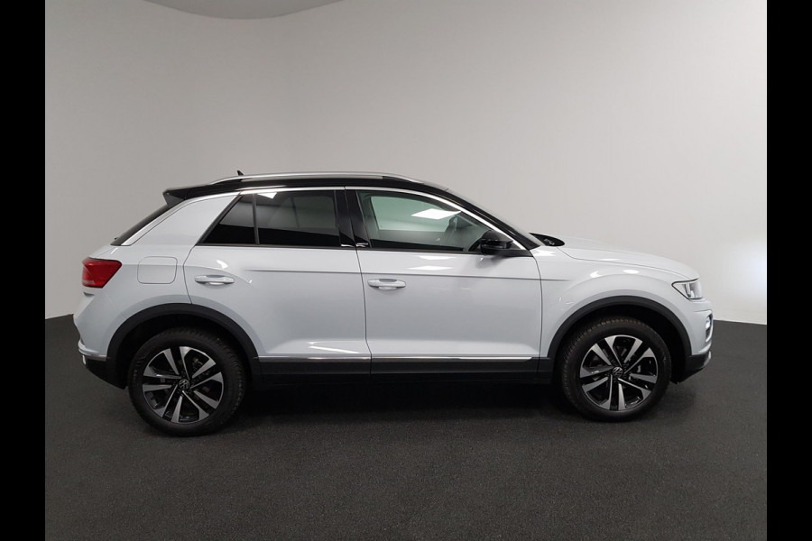 Volkswagen T-Roc 1.5 TSI DSG United | Navigatie | Climate Control | Side Assist | Lane Assist | Elektrische Achterklep | Parkeersensoren achter | Verkeersbord herkenning |