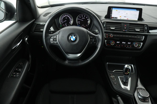 BMW 1-serie 118i Executive | Sport Line | Adaptive cruise | Sportstoelen | Camera | Full LED | Climate control | Navigatie | Bluetooth | Park Assist