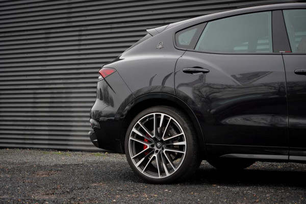 Maserati Levante 3.8 V8 Trofeo 580 PK / Bowers&Wilkins / 22'' / Luchtvering