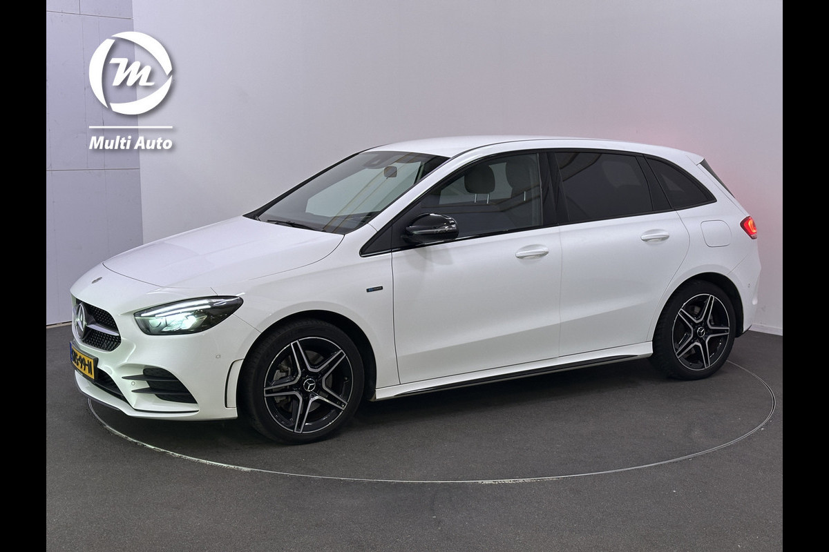 Mercedes-Benz B-Klasse 250 e AMG Plug In Hybrid 218pk Dealer O.H PHEV | Alcantara Sportstoelen Verwarmd | Apple Carplay | Sfeerverlichting | Night Pakket |  Parkassist | Navi | DAB |