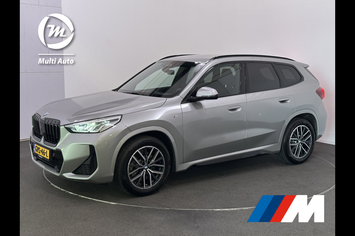 BMW X1 sDrive20i M Sport | Alcantara Sportstoelen Verwarmd | Trekhaak af Fabriek | Live Cockpit | Navigatie | Apple Carplay | Camera | DAB |