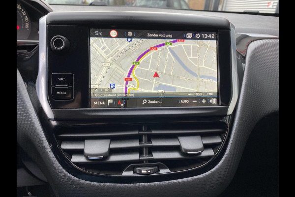 Peugeot 2008 1.2 PureTech Signature - Navigatie / Apple CarPlay I Airco I PDC / Achteruitrij camera I Sport velgen I Trekhaak