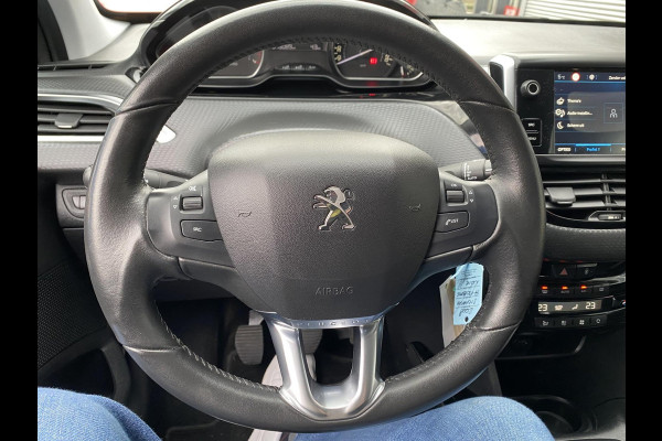 Peugeot 2008 1.2 PureTech Signature - Navigatie / Apple CarPlay I Airco I PDC / Achteruitrij camera I Sport velgen I Trekhaak