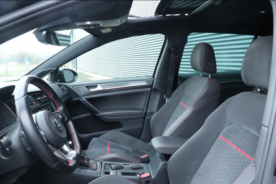 Volkswagen Golf 2.0 TSI GTI Performance | PANO / VIRT. COCKPIT / KEYLESS / CAMERA