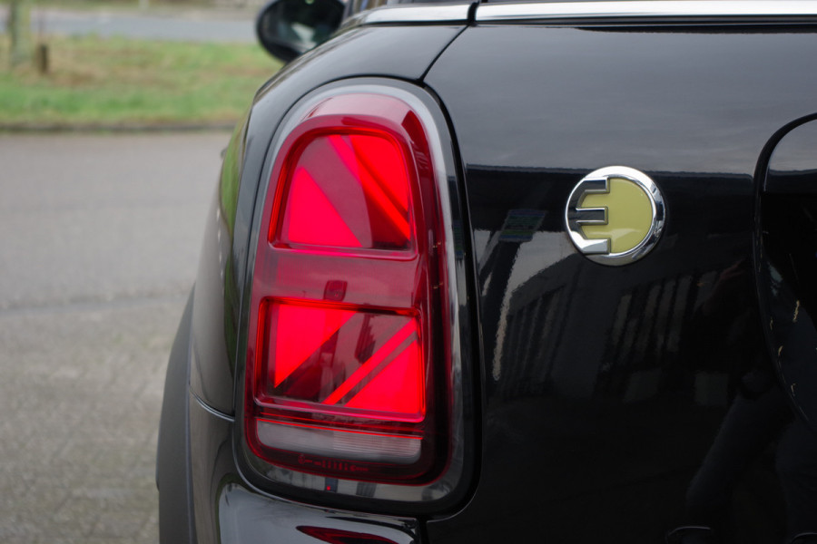 MINI Countryman 2.0 Cooper S E 220 PK ALL4 John Cooper Works, Panoramadak, LED, 19" LM, Keyless, Camera, Cruise Control, Head-Up Display