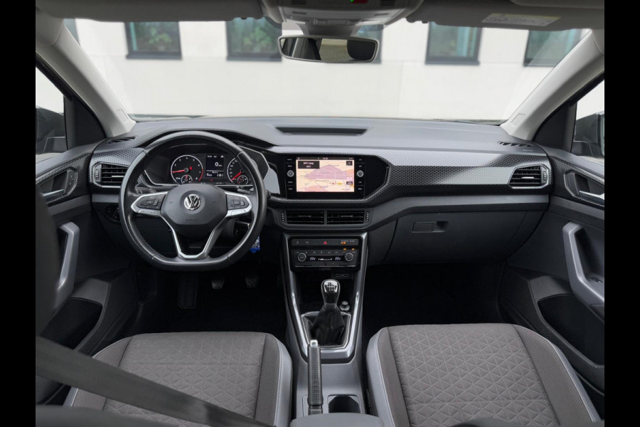 Volkswagen T-Cross 1.0 TSI 116 pk Style sport, achteruitrijcamera,trekhaak, navigatie, Nederlandse auto nap