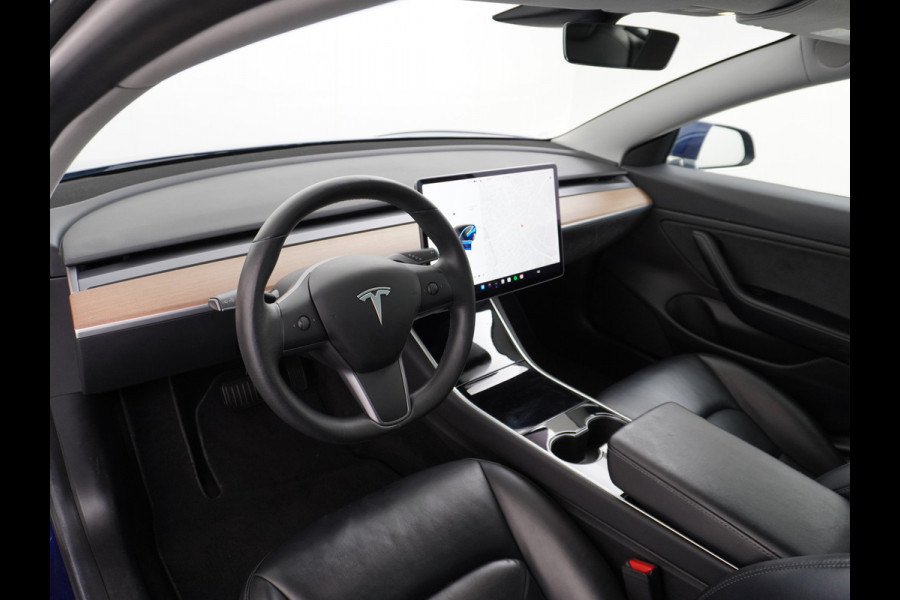 Tesla Model 3 Long Range *gereserveerd* 75kWh 463PK FSD-voorber. Premium Audio 4wd Lmv 19" AutoPilot Panoramadak Camera's Leder Adaptive-Cruis Stoel en achterbank verwarming Keyless Electr.Stoelen+Memory+Easy-Entry WiFi Origineel Nederlandse auto Grootste accu, Tot 16,5kwh thuis-laden.