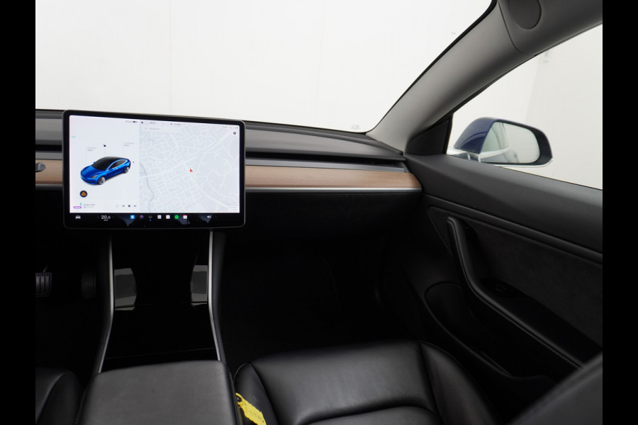 Tesla Model 3 Long Range *gereserveerd* 75kWh 463PK FSD-voorber. Premium Audio 4wd Lmv 19" AutoPilot Panoramadak Camera's Leder Adaptive-Cruis Stoel en achterbank verwarming Keyless Electr.Stoelen+Memory+Easy-Entry WiFi Origineel Nederlandse auto Grootste accu, Tot 16,5kwh thuis-laden.