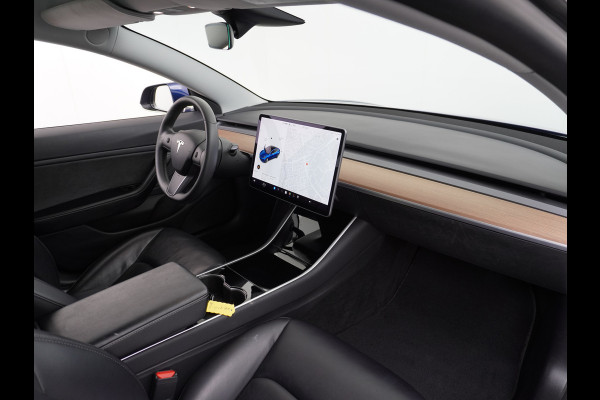 Tesla Model 3 Long Range *gereserveerd* 75kWh 463PK FSD-voorber. Premium Audio 4wd Lmv 19" AutoPilot Panoramadak Camera's Leder Adaptive-Cruis Stoel en achterbank verwarming Keyless Electr.Stoelen+Memory+Easy-Entry WiFi Origineel Nederlandse auto Grootste accu, Tot 16,5kwh thuis-laden.