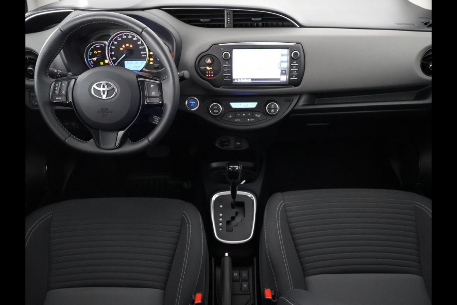 Toyota Yaris 1.5 Hybrid Active Bi-Tone | Navigatie | Climate control | Camera | Cruise Control | Privacy Glass |