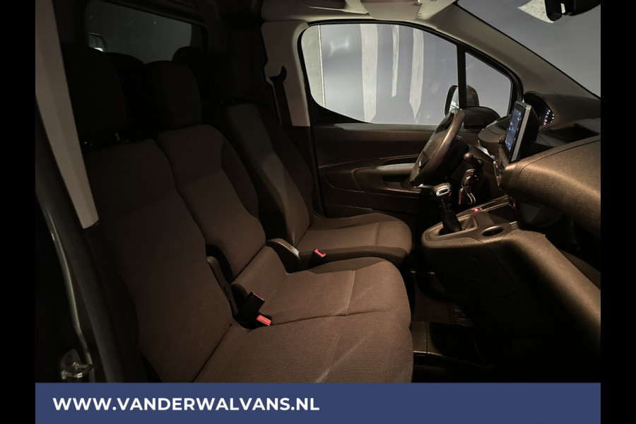 Peugeot Partner 1.5 BlueHDi 131pk **BPM VRIJ voor de Ondernemer** L1H1 Euro6 Airco | 3-Zits | Navigatie | Camera Apple Carplay, Android Auto, Cruisecontrol, Parkeersensoren, bijrijdersbank