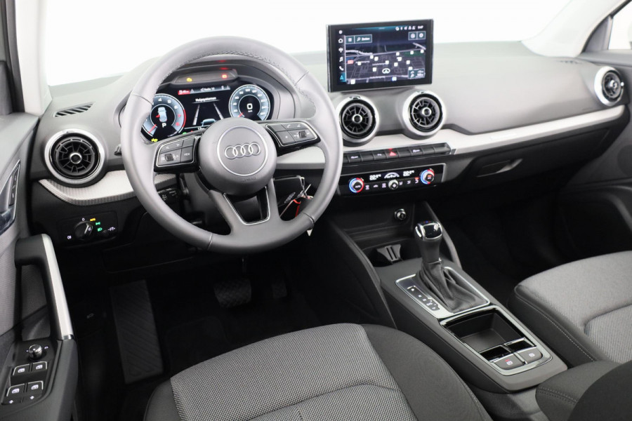 Audi Q2 35 TFSI Advanced edition adaptive cruise control, assistentiepakket parking, optiekpakket zwart