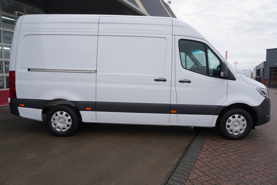 Mercedes-Benz Sprinter 317 CDI 170PK L2H2 Pro automaat Schuifdeur links en Rechts Nr. V041 | Trekhaak 3.500KG | Climate | Cruise | Apple/Android | Blis | Camera