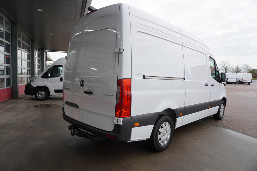 Mercedes-Benz Sprinter 317 CDI 170PK L2H2 Pro automaat Schuifdeur links en Rechts Nr. V041 | Trekhaak 3.500KG | Climate | Cruise | Apple/Android | Blis | Camera