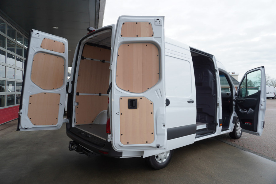 Mercedes-Benz Sprinter 317 CDI 170PK L2H2 Pro automaat Schuifdeur links en Rechts Nr. V041 | Trekhaak 3.500KG | Climate | Cruise | Apple/Android | Blis | Camera