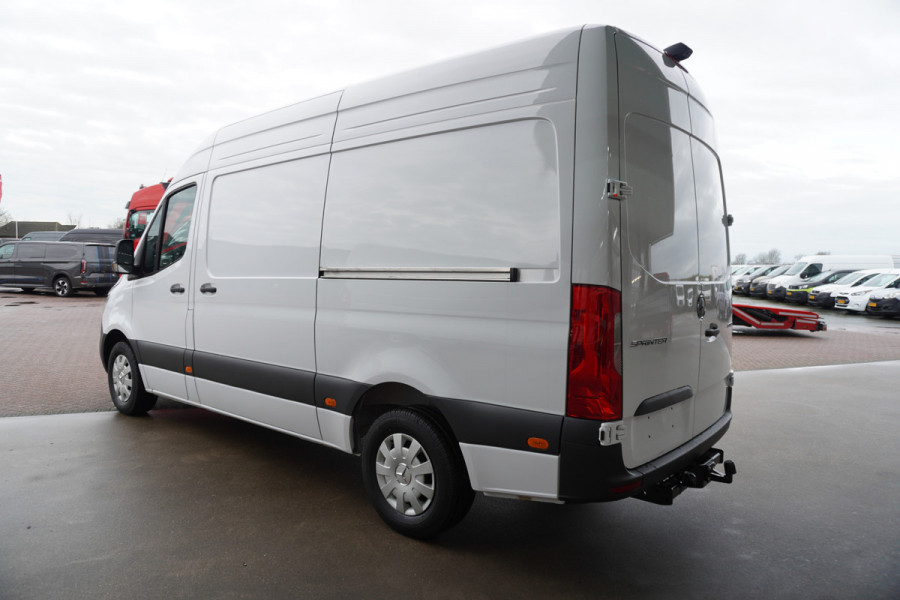 Mercedes-Benz Sprinter 317 CDI 170PK L2H2 Pro automaat Schuifdeur links en Rechts Nr. V041 | Trekhaak 3.500KG | Climate | Cruise | Apple/Android | Blis | Camera