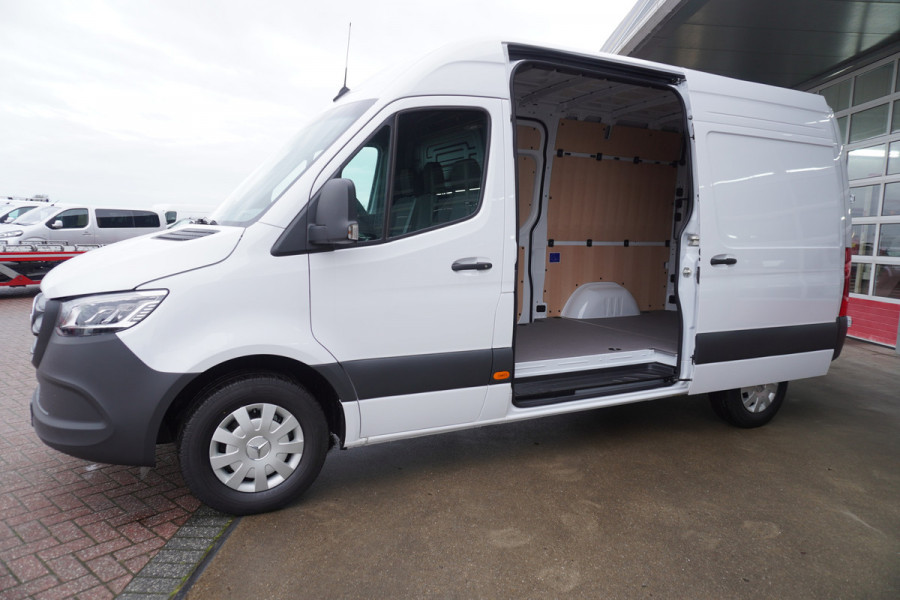 Mercedes-Benz Sprinter 317 CDI 170PK L2H2 Pro automaat Schuifdeur links en Rechts Nr. V041 | Trekhaak 3.500KG | Climate | Cruise | Apple/Android | Blis | Camera