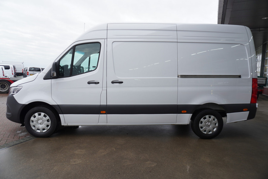 Mercedes-Benz Sprinter 317 CDI 170PK L2H2 Pro automaat Schuifdeur links en Rechts Nr. V041 | Trekhaak 3.500KG | Climate | Cruise | Apple/Android | Blis | Camera