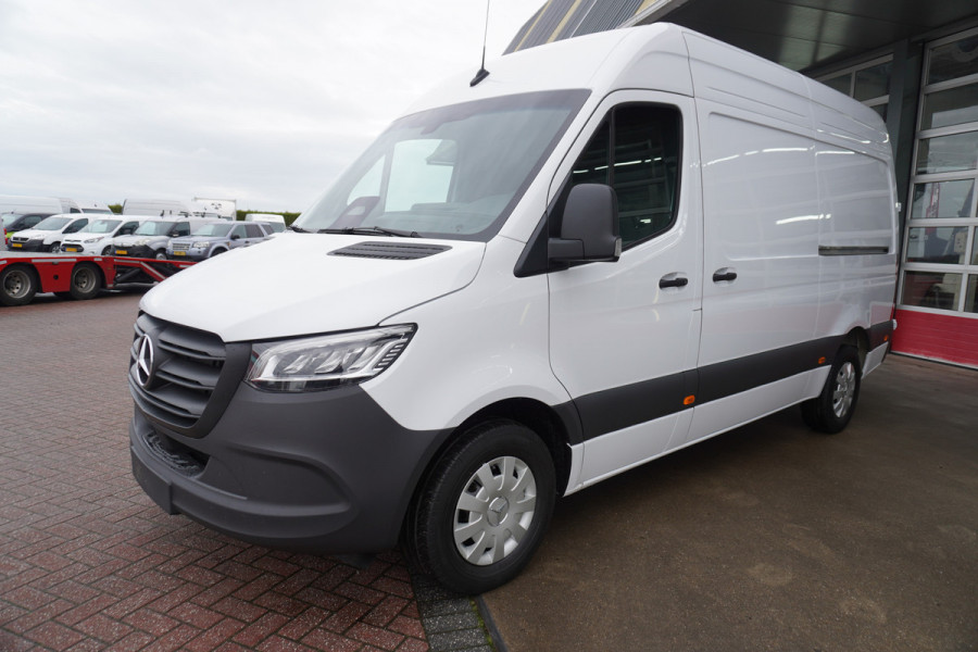 Mercedes-Benz Sprinter 317 CDI 170PK L2H2 Pro automaat Schuifdeur links en Rechts Nr. V041 | Trekhaak 3.500KG | Climate | Cruise | Apple/Android | Blis | Camera
