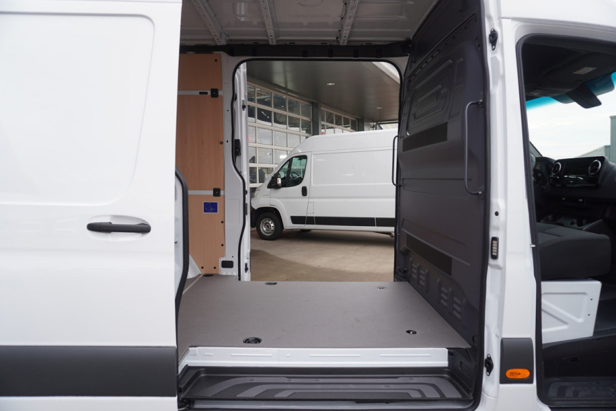 Mercedes-Benz Sprinter 317 CDI 170PK L2H2 Pro automaat Schuifdeur links en Rechts Nr. V041 | Trekhaak 3.500KG | Climate | Cruise | Apple/Android | Blis | Camera