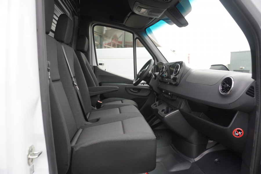 Mercedes-Benz Sprinter 317 CDI 170PK L2H2 Pro automaat Schuifdeur links en Rechts Nr. V041 | Trekhaak 3.500KG | Climate | Cruise | Apple/Android | Blis | Camera