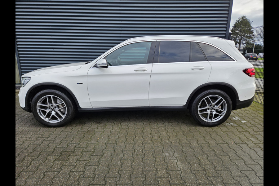 Mercedes-Benz GLC 300e 4MATIC AMG Plug In Hybrid Dealer O.H PHEV | Apple Carplay | Camera | Alcantara Sportstoelen Verwarmd | 19"L.M | Navi | DAB |