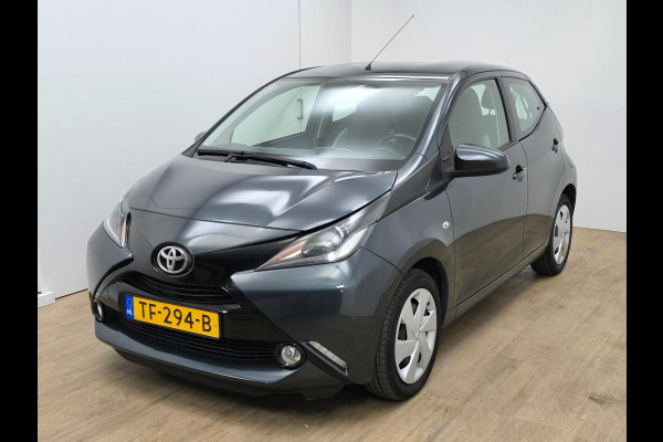 Toyota Aygo Occasion x-play met parkeercamera en navigatie | Tweedehands Toyota Aygo in antracietgrijs | Dealeronderhouden | Bovag