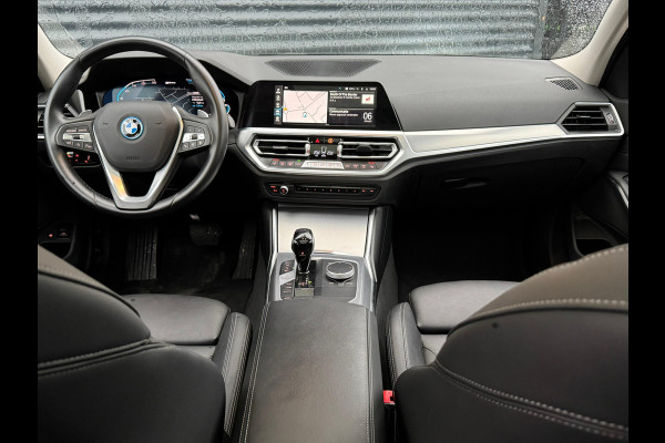 BMW 3 Serie Touring 330e Sportline Plug In Hybrid PHEV | Panorama dak | Head Up Display | Carplay | Sportstoelen verwarmd