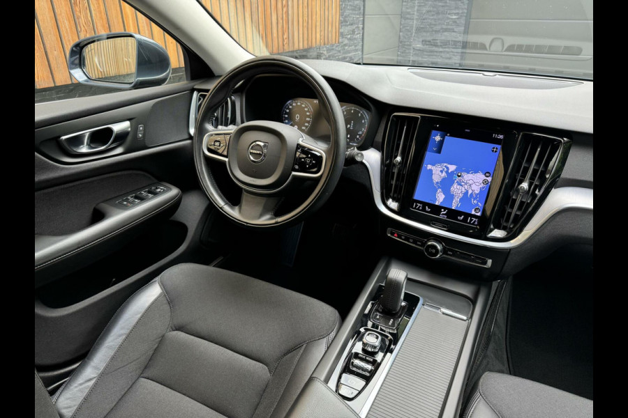 Volvo V60 2.0 B3 Business Pro Automaat | Navigatie | Camera | Half lederen/stof bekleding | Pilot Assist en Adaptieve Cruise control | Sto