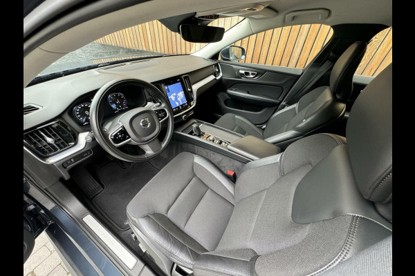 Volvo V60 2.0 B3 Business Pro Automaat | Navigatie | Camera | Half lederen/stof bekleding | Pilot Assist en Adaptieve Cruise control | Sto