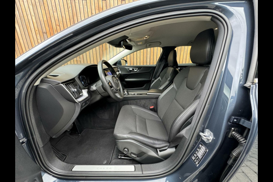 Volvo V60 2.0 B3 Business Pro Automaat | Navigatie | Camera | Half lederen/stof bekleding | Pilot Assist en Adaptieve Cruise control | Sto